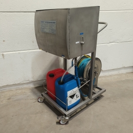 Mobile stainless steel cleaning station akwa+